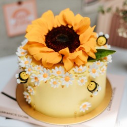 Bumble Bees & Sunflower Cake