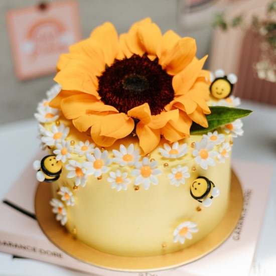 Bumble Bees & Sunflower Cake