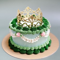 Korean-Inspired Crown Cake