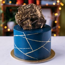 Solid Colour with Gold Line Accents and Chocolate Sails