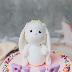 Fondant White Sitting Bunny Rabbit with Daisy Crown