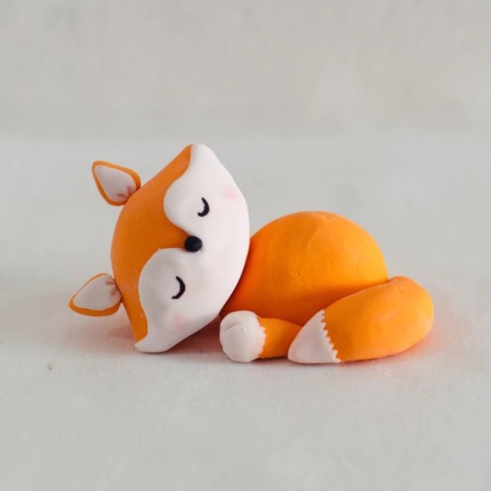 Fondant Sleeping Fox Topper
