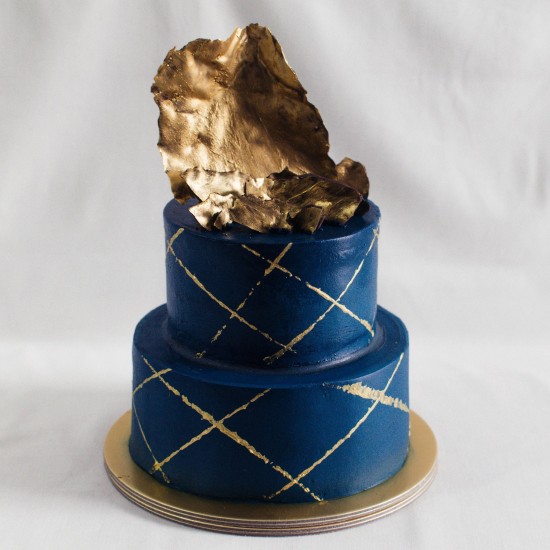 Two Tier Solid Colour with Gold Line Accents and Gold Chocolate Sails